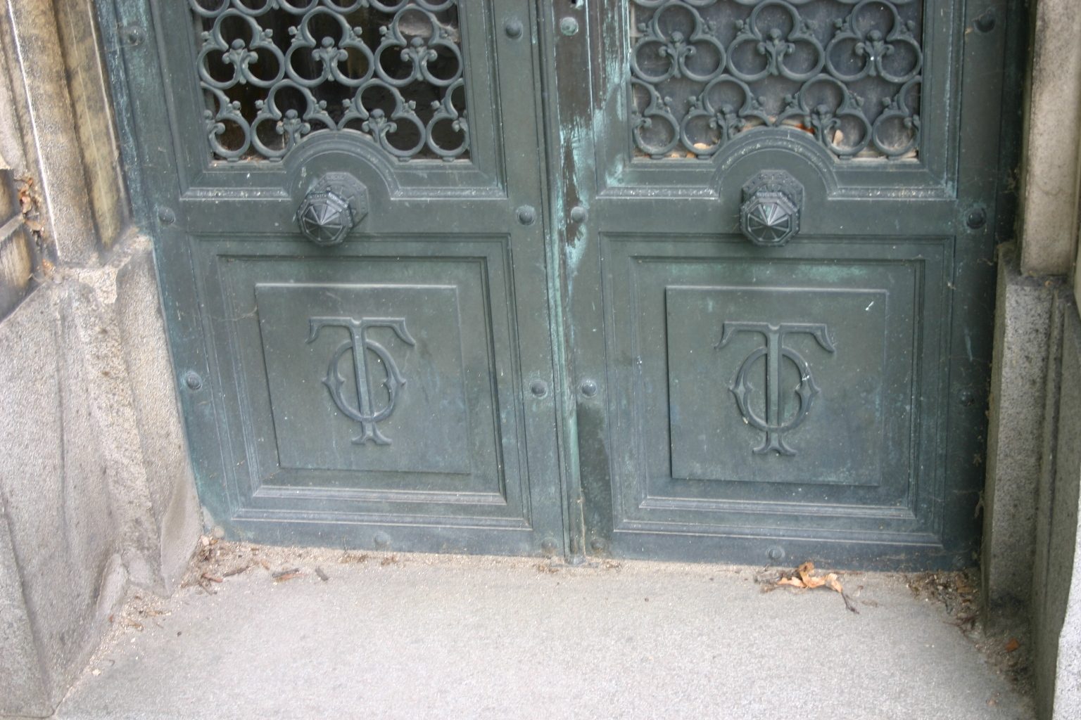 Octave Terrillon's tomb, Montmartre Cemetery, Paris (4).JPG